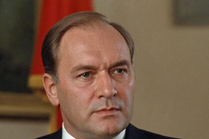 Ferdinand Schmidt-Modrow: Ein Blick auf das Leben und die politischen Errungenschaften des letzten DDR-Ministerpräsidenten